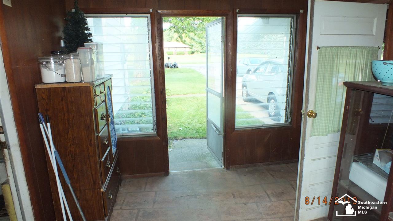 8326 Crabb Road Temperance, MI 48182 - Photo 9 of 14