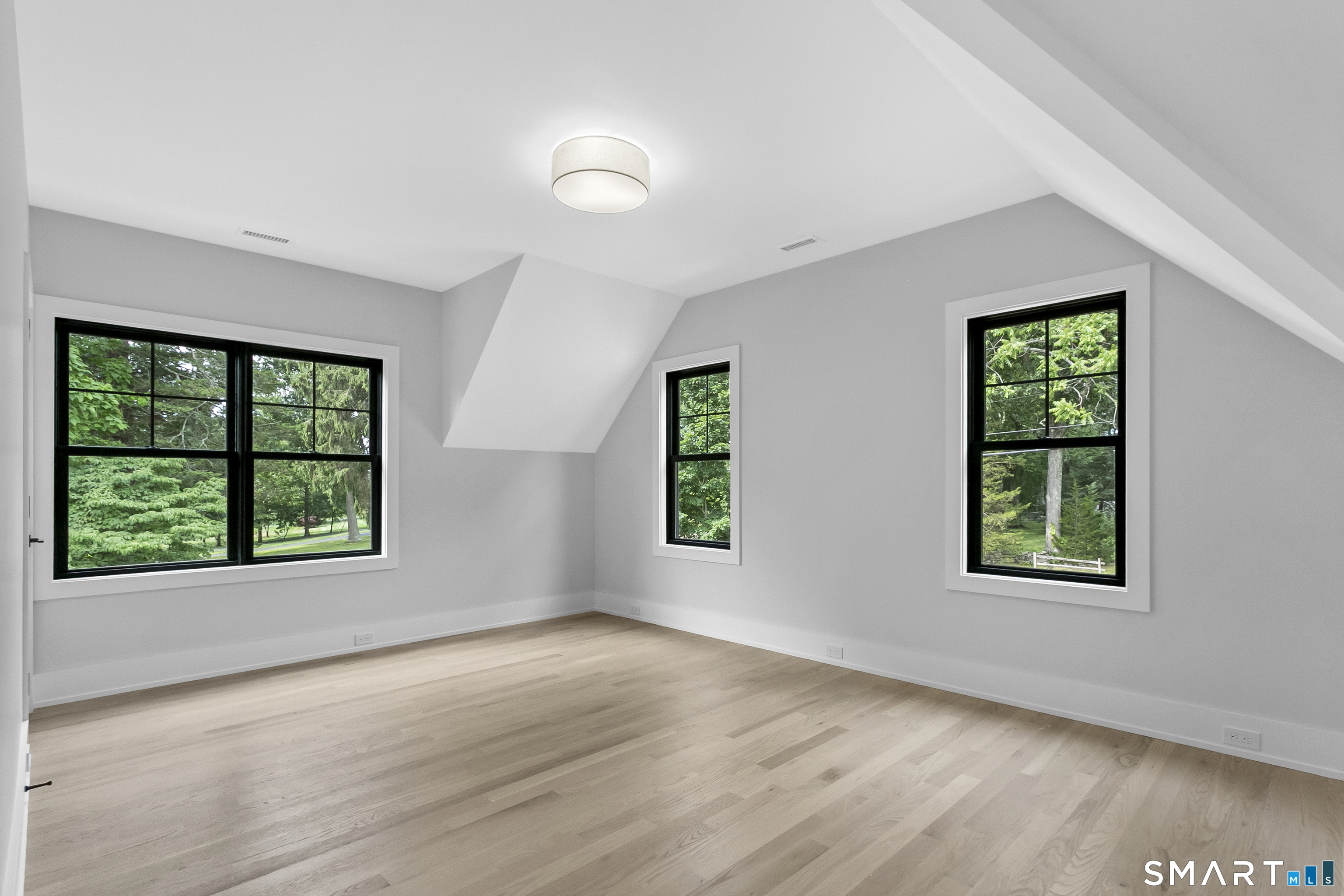 110 Porters Hill Road Trumbull, CT 06611 - Photo 29 of 39 Gallery Image 29