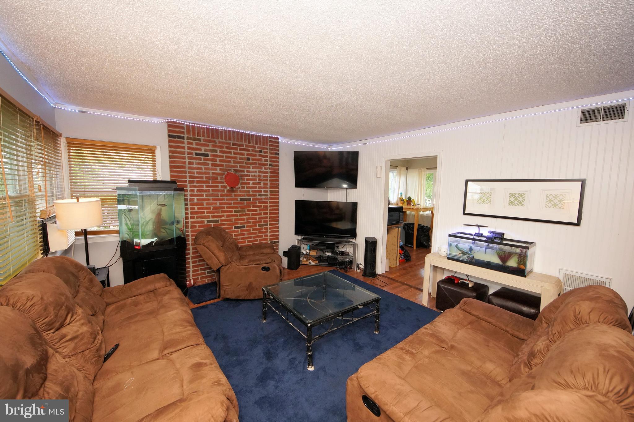 120 Rutledge Avenue Ewing, NJ 08618 - Photo 2 of 8 Living Room