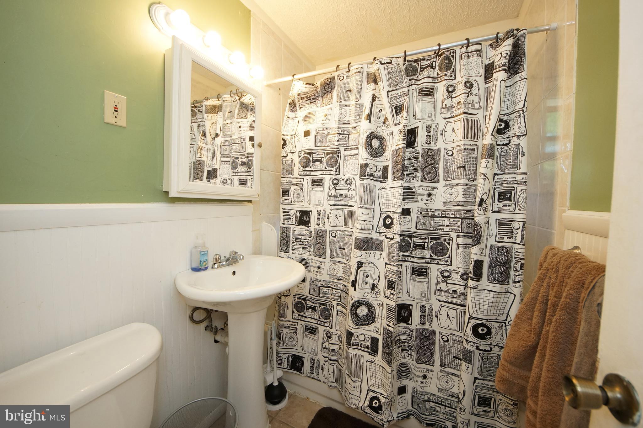 120 Rutledge Avenue Ewing, NJ 08618 - Photo 6 of 8 Bathroom