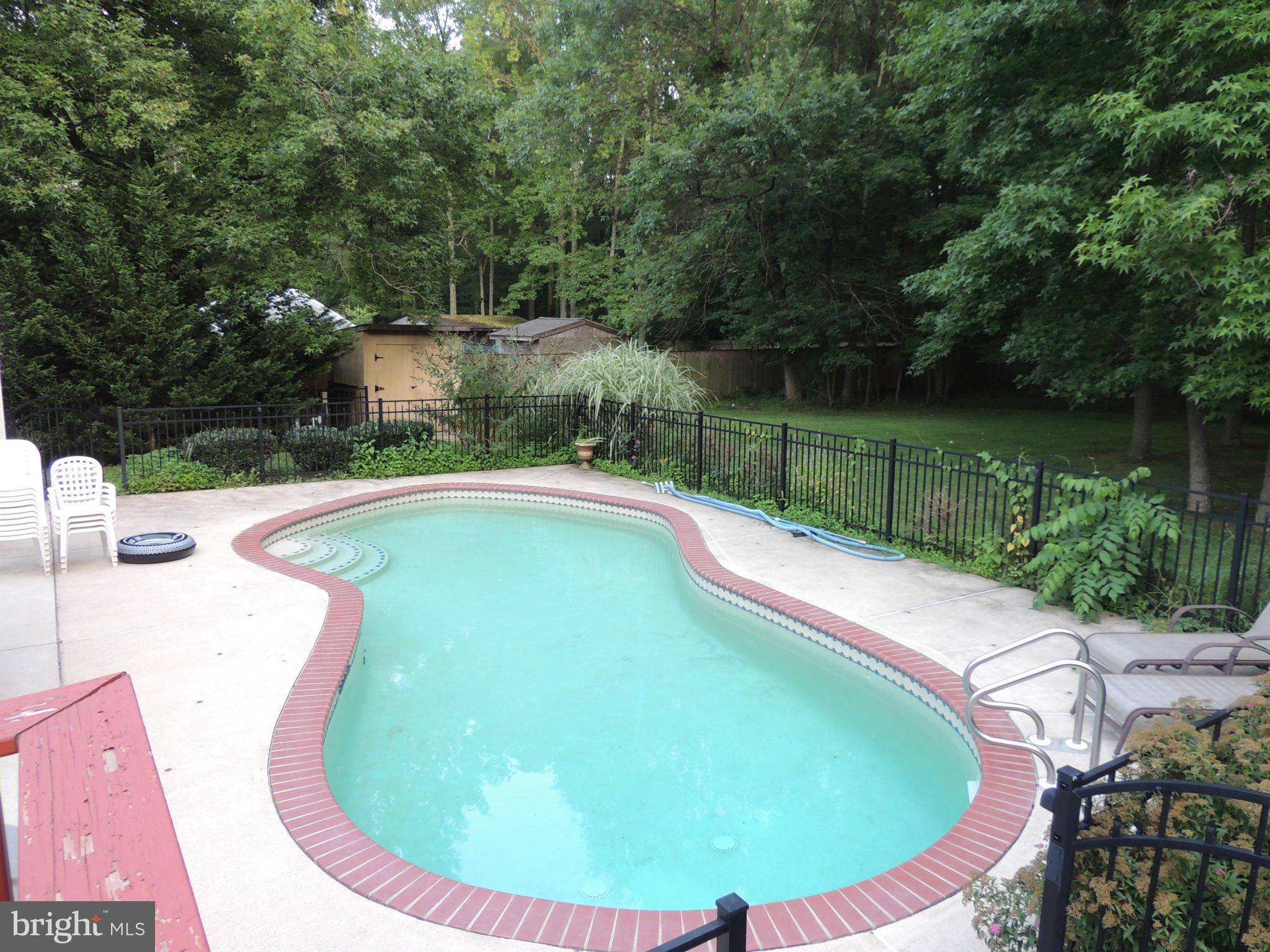 3602 Branhum Road Edgewater, MD 21037 - Photo 5 of 19 Delightful inground pool