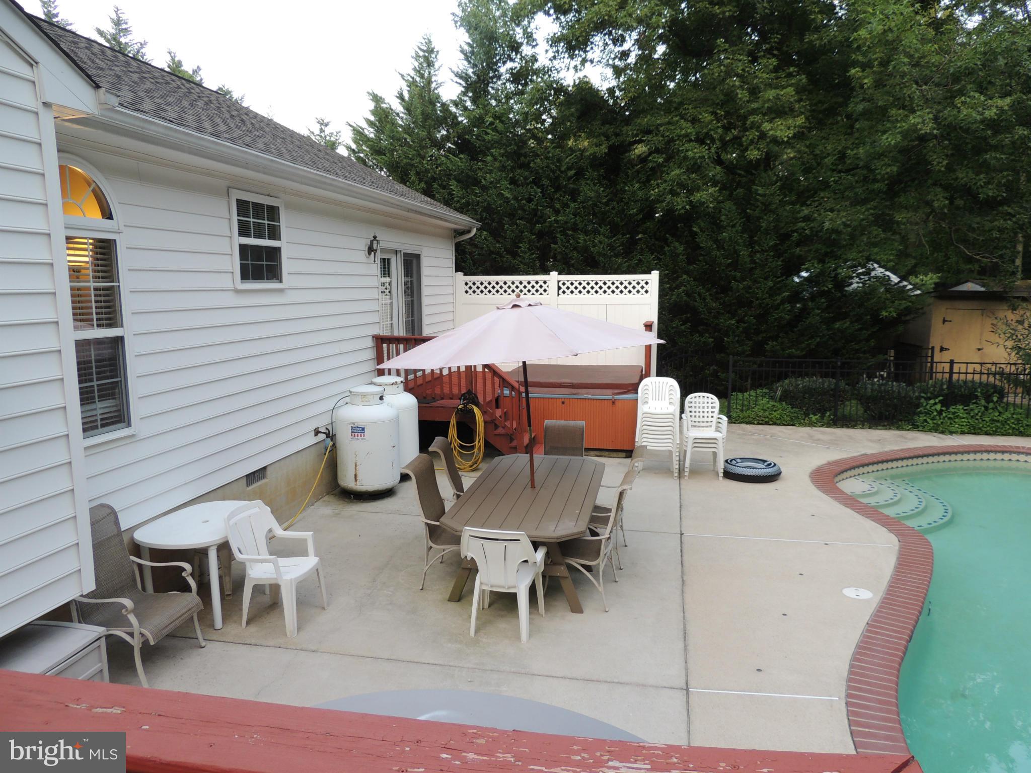 3602 Branhum Road Edgewater, MD 21037 - Photo 8 of 19 Pool and hot tub