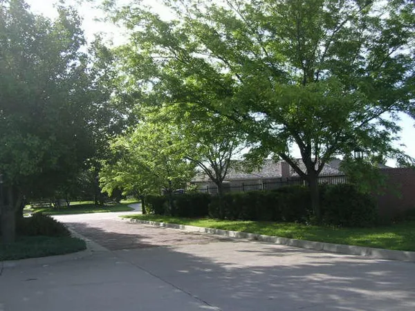 $23,000 | 107 Kingsway, Hesston, KS 67062