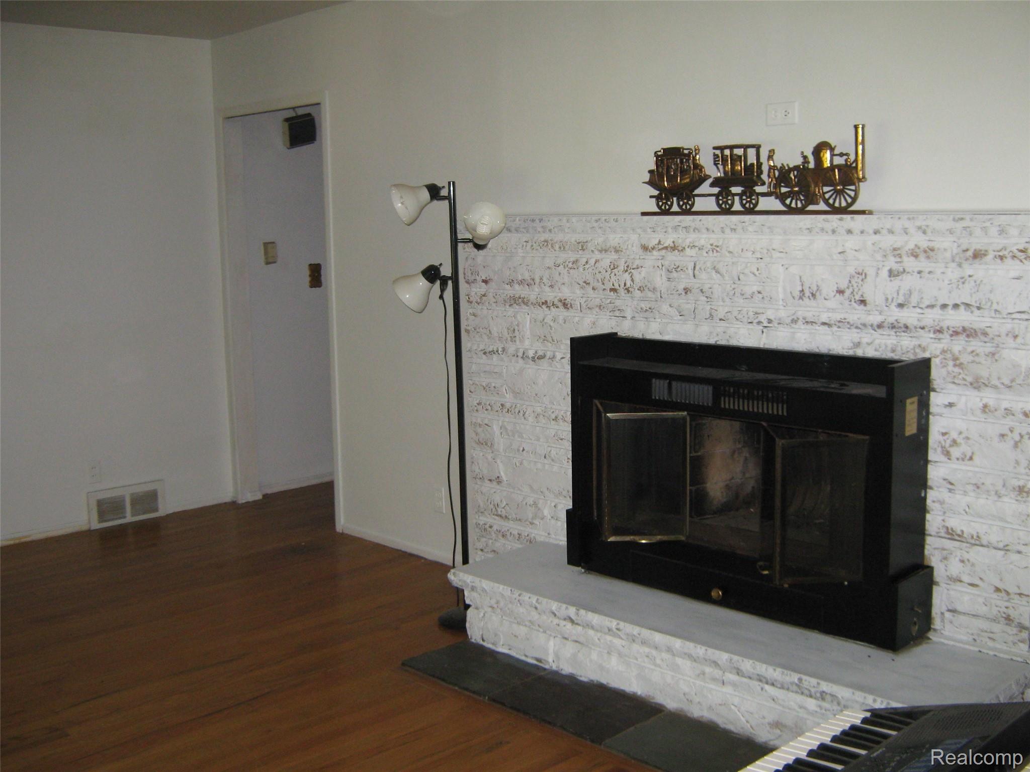 26615 Johns Road South Lyon, MI 48178 - Photo 8 of 10 Living Room