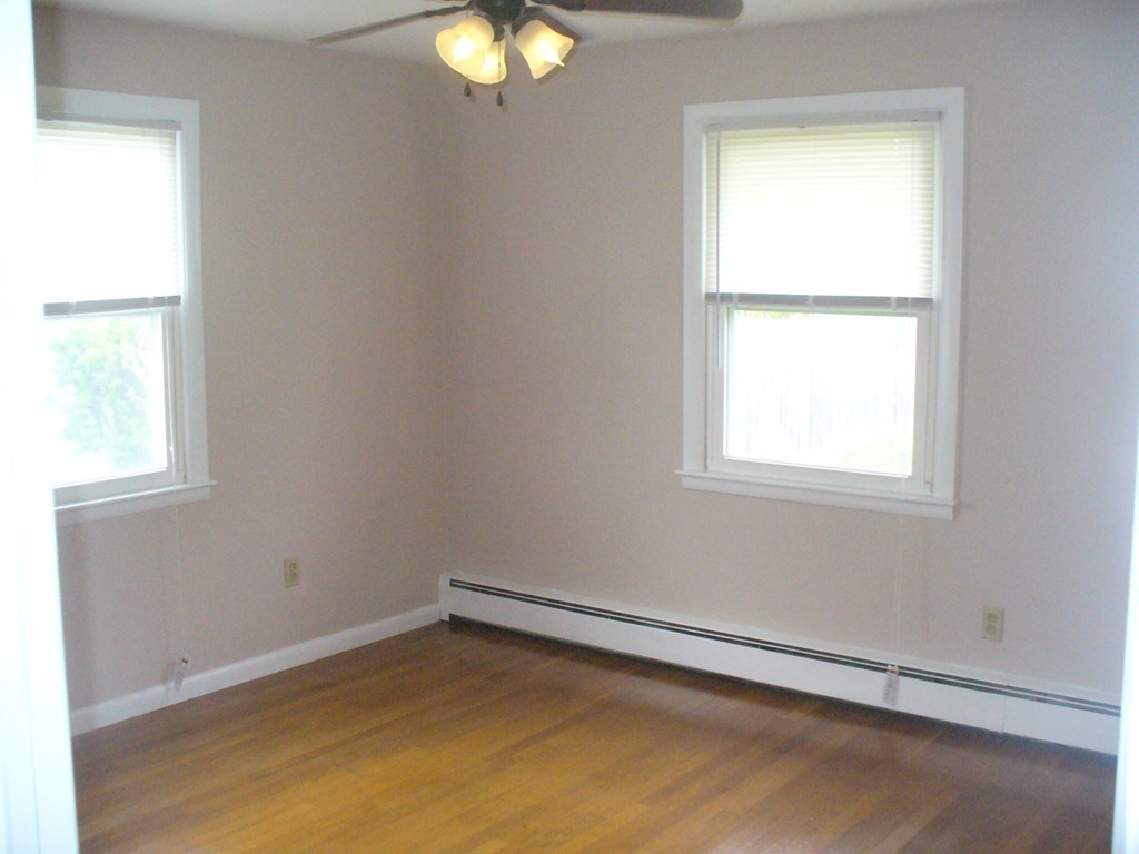 22 Birmingham Road Worcester, MA 01606 - Photo 7 of 13 Gallery Image 7