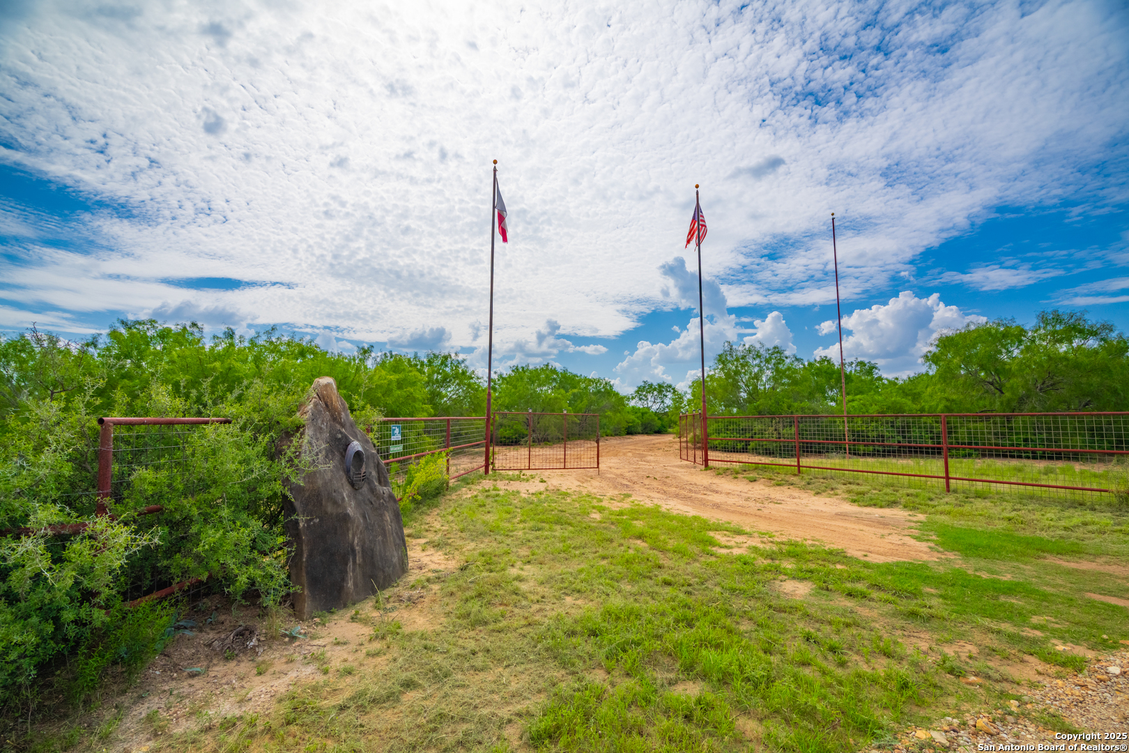 4614 County Road 5232 D'Hanis, TX 78850 - Photo 23 of 40 a view of a basketball court