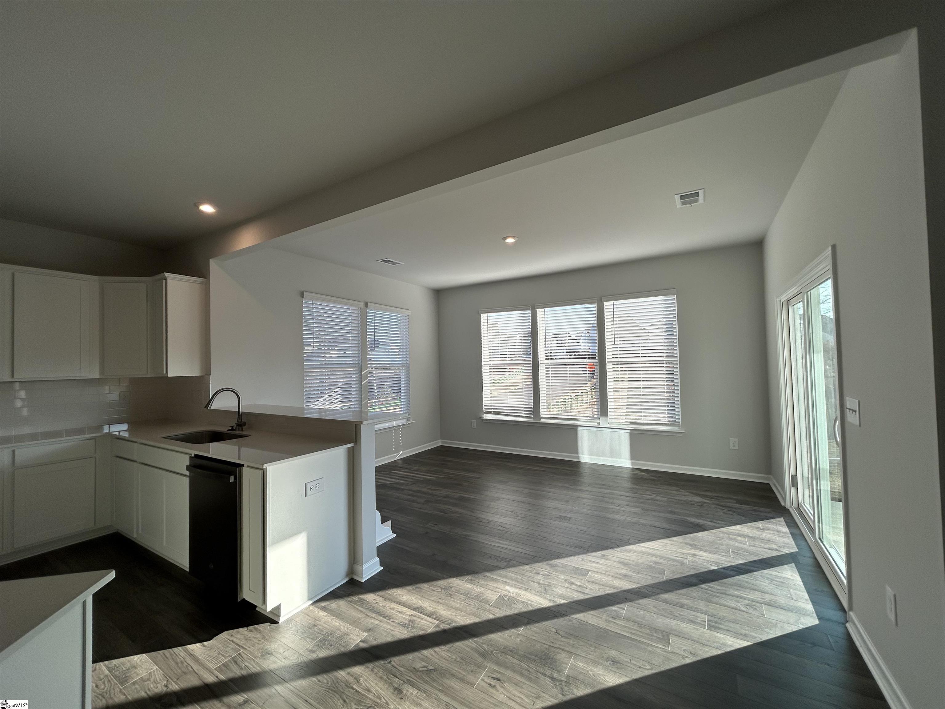 18 Stumphouse Street Greenville, SC 29607 - Photo 7 of 31