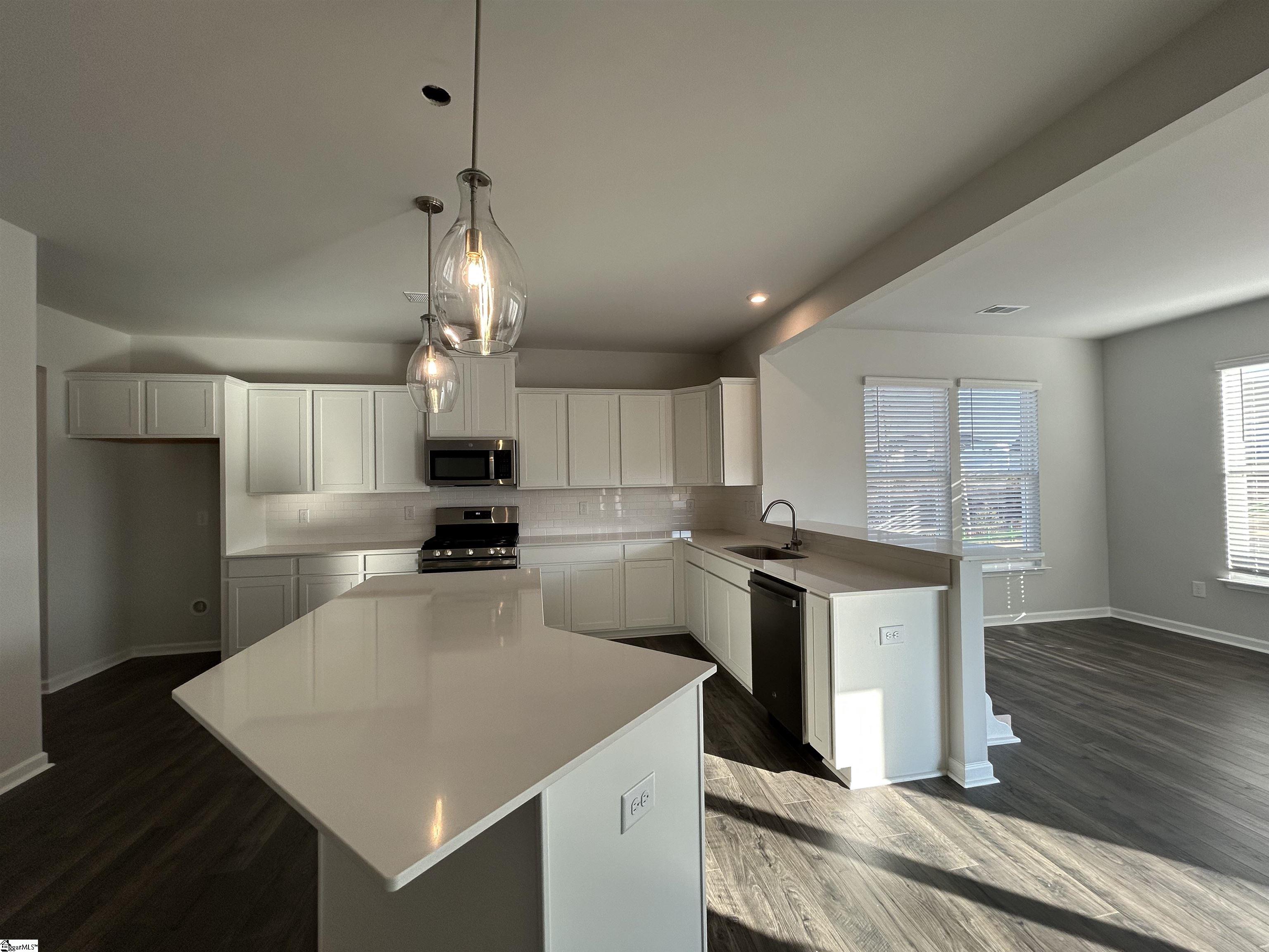 18 Stumphouse Street Greenville, SC 29607 - Photo 8 of 31