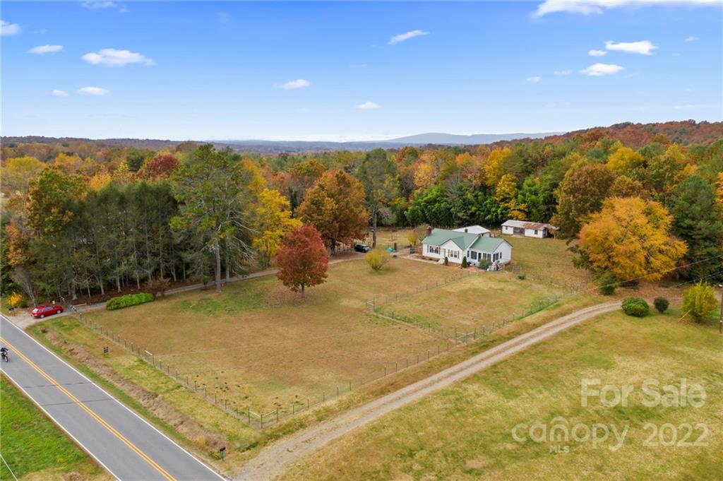 3250 Clarks Chapel Road Lenoir, NC 28645 - Photo 4 of 35 Gallery Image 4