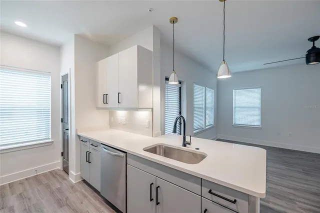 $3,198 | 1420 Lakefront Drive, Unit 6111, Sarasota, FL 34240