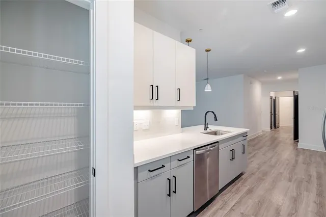 $3,198 | 1420 Lakefront Drive, Unit 6111, Sarasota, FL 34240