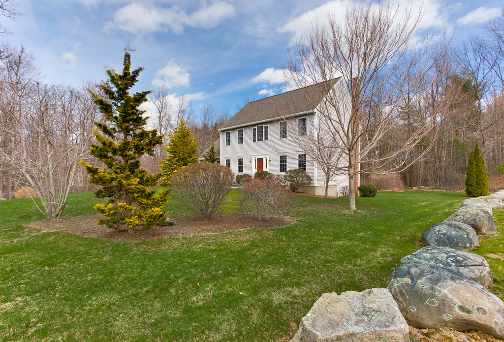 103 Osgood Road Sterling, MA 01564 - Photo 4 of 29 a view of a house with a yard
