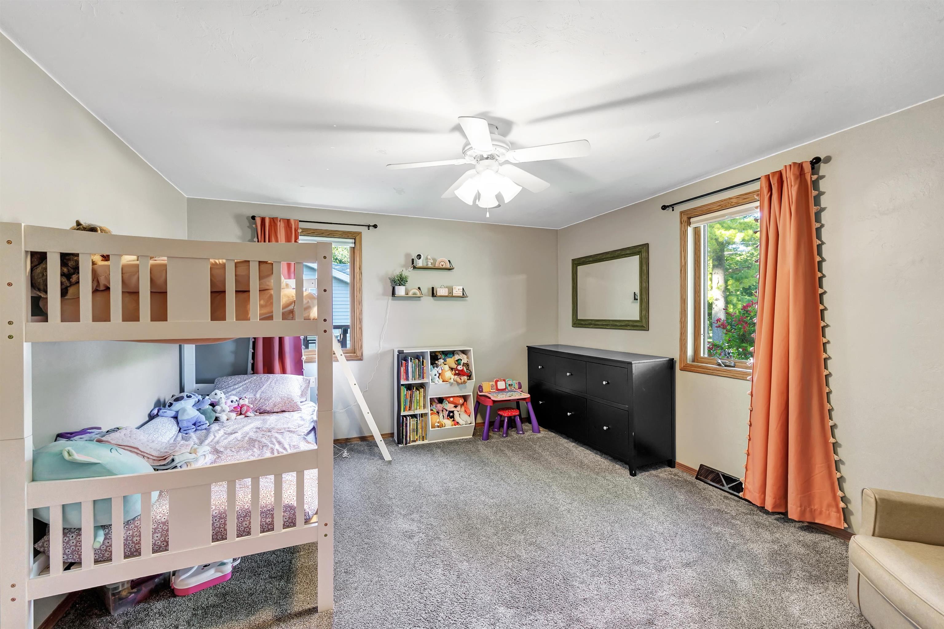 2035 South Point Road Green Bay, WI 54313 - Photo 15 of 36