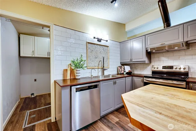 $580,000 | 12161 South Keyport Road Northeast, Poulsbo, WA 98370