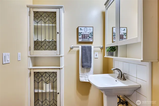 $580,000 | 12161 South Keyport Road Northeast, Poulsbo, WA 98370