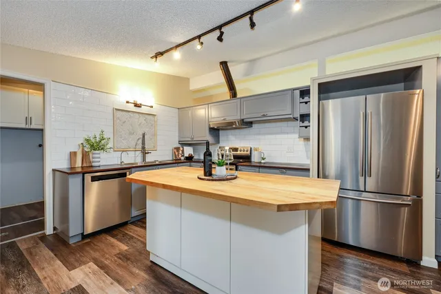 $580,000 | 12161 South Keyport Road Northeast, Poulsbo, WA 98370