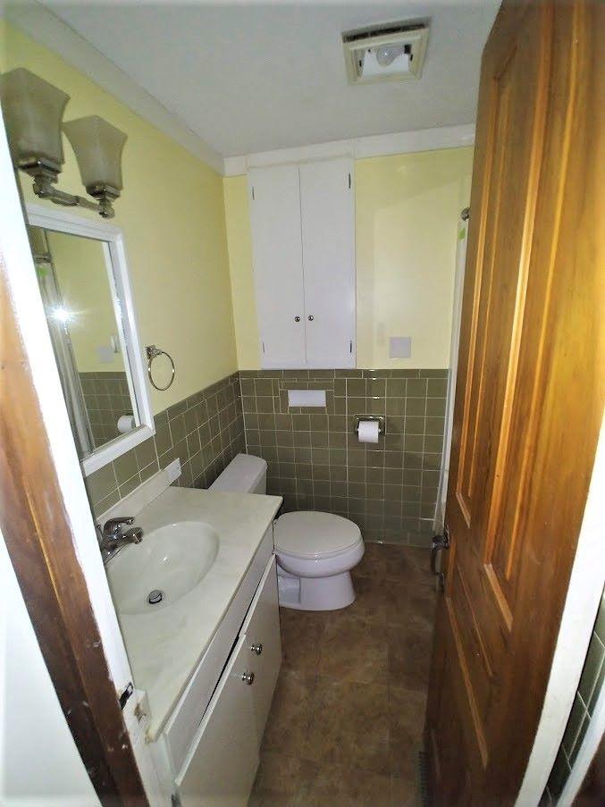 131 Orchard Road Norris, TN 37828 - Photo 9 of 19 Guest bath