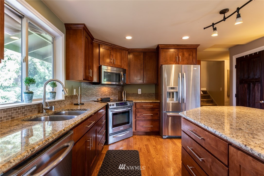 700 Haddon Road Anacortes, WA 98221 - Photo 6 of 40 Gallery Image 6