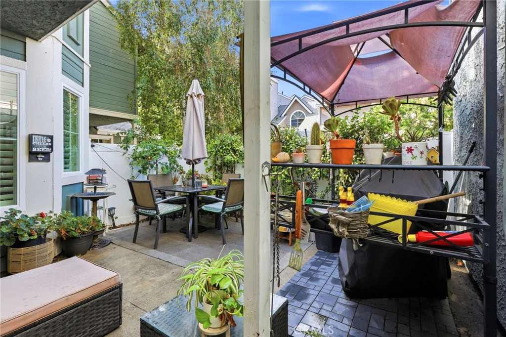 1842 Rory Lane, Unit 4 Simi Valley, CA 93063 - Photo 36 of 43 Gallery Image 36