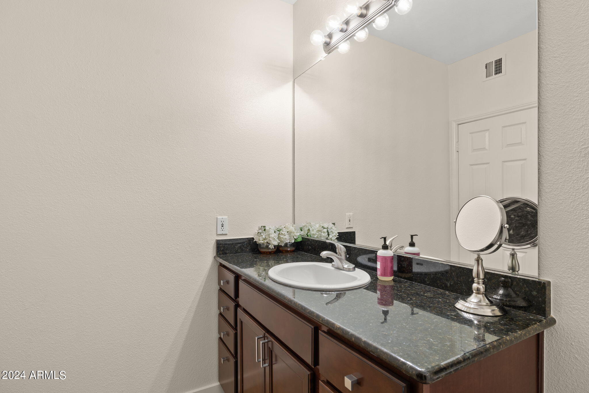 7009 East Acoma Drive, Unit 2097 Scottsdale, AZ 85254 - Photo 21 of 39 Guest Bath