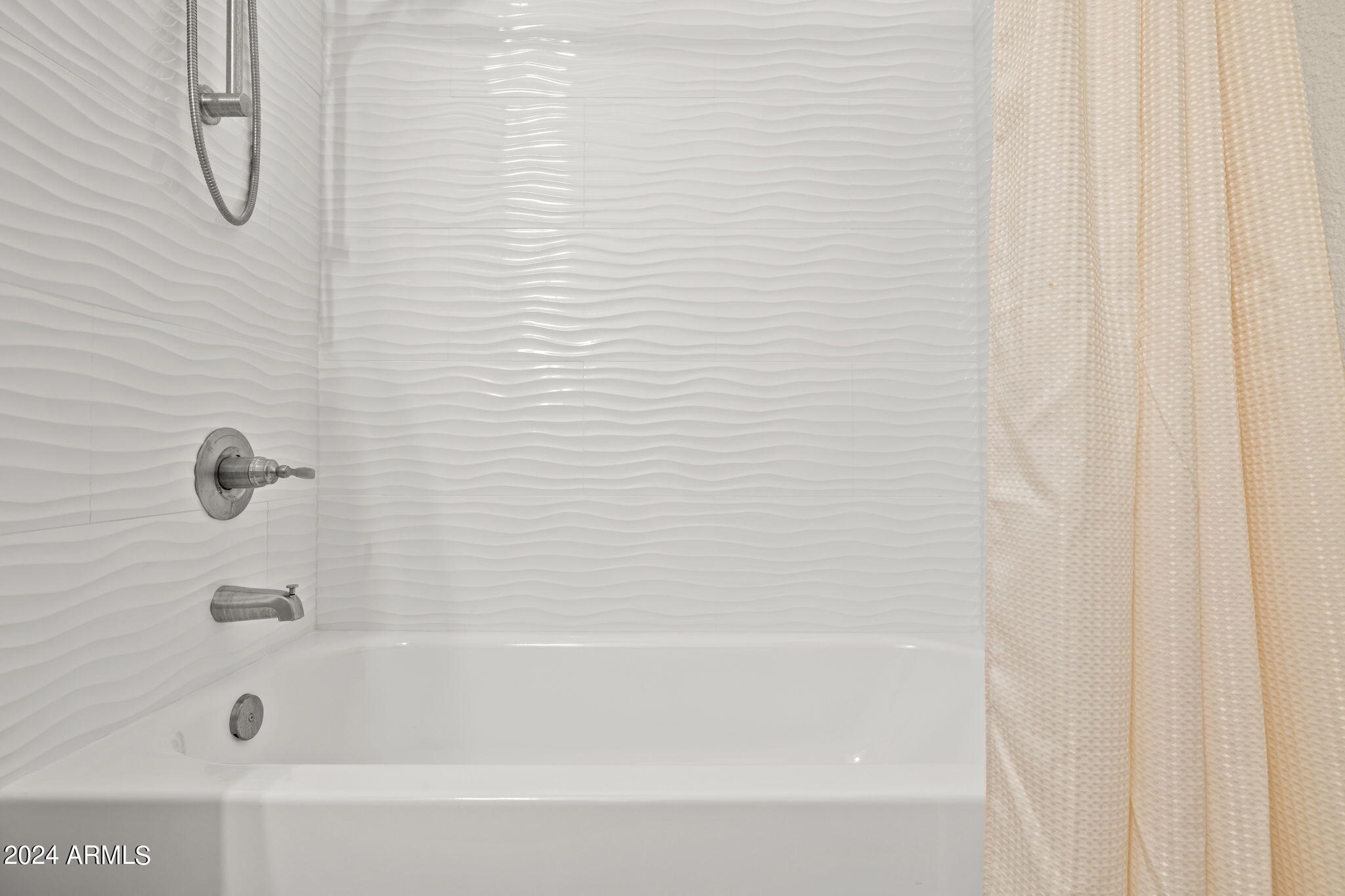 7009 East Acoma Drive, Unit 2097 Scottsdale, AZ 85254 - Photo 22 of 39 Guest Bath