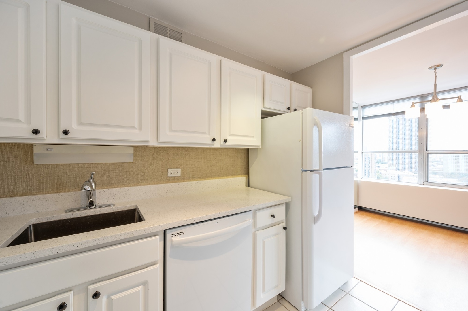 655 West Irving Park Road, Unit 1815 Chicago, IL 60613 - Photo 5 of 14