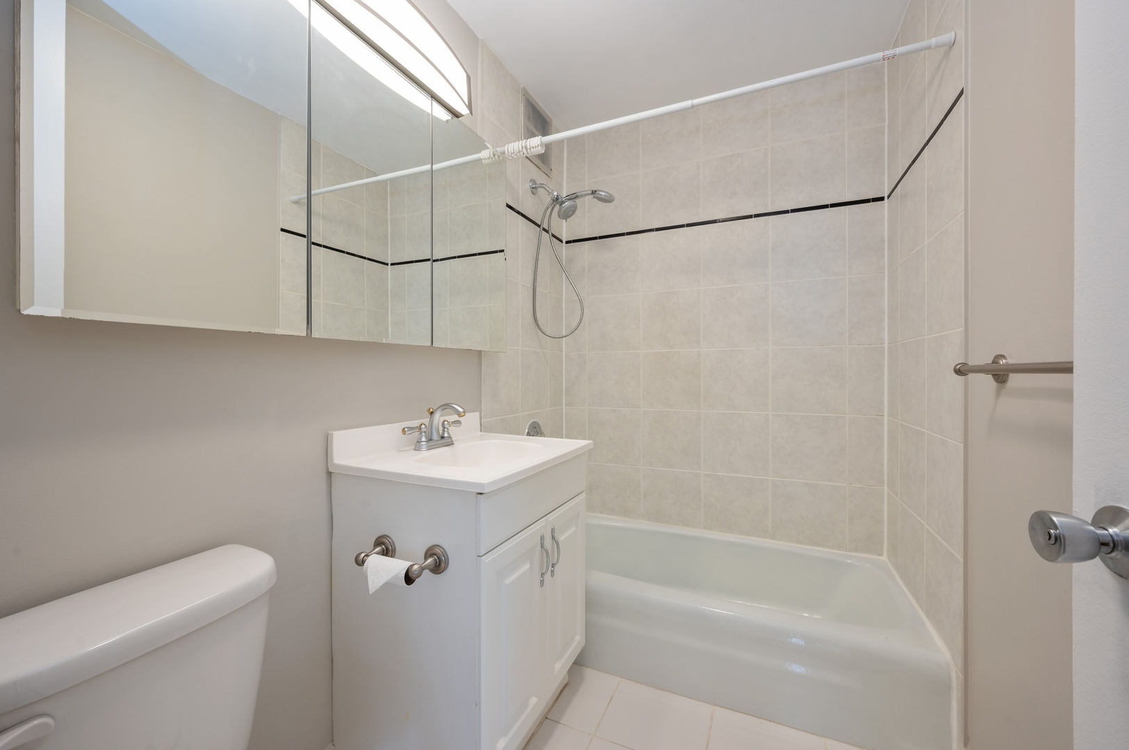 655 West Irving Park Road, Unit 1815 Chicago, IL 60613 - Photo 8 of 14