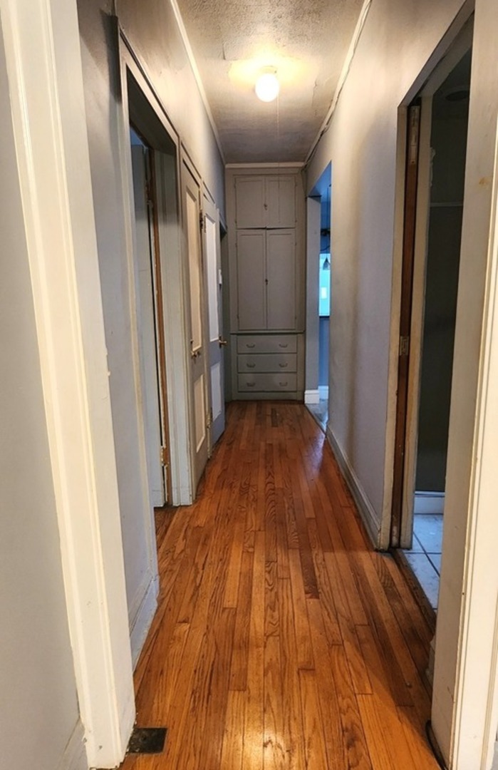 7227 South Bennett Avenue Chicago, IL 60649 - Photo 16 of 47 a view of entryway with wooden floor