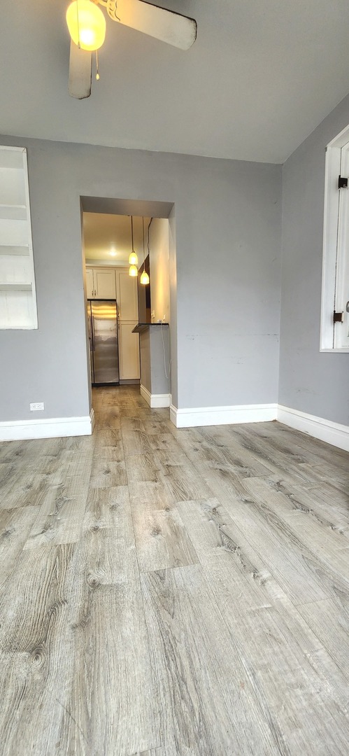 7227 South Bennett Avenue Chicago, IL 60649 - Photo 24 of 47 a view of a hallway to room with window