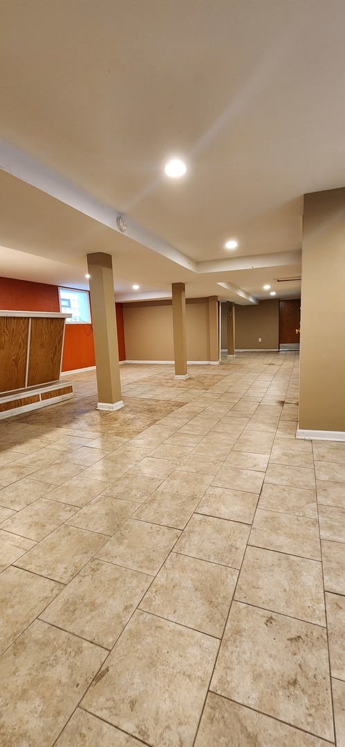 7227 South Bennett Avenue Chicago, IL 60649 - Photo 31 of 47 a view of an empty room