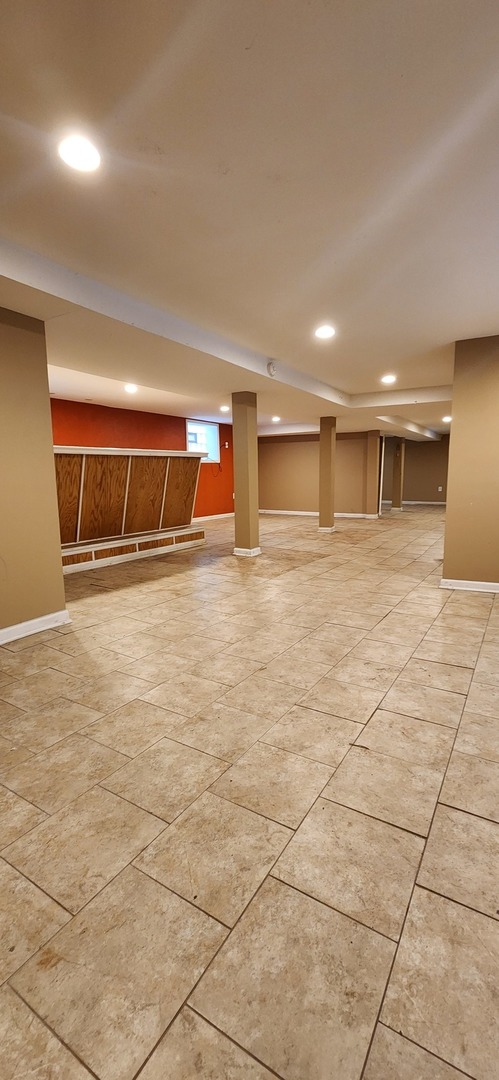 7227 South Bennett Avenue Chicago, IL 60649 - Photo 32 of 47 a view of an empty room