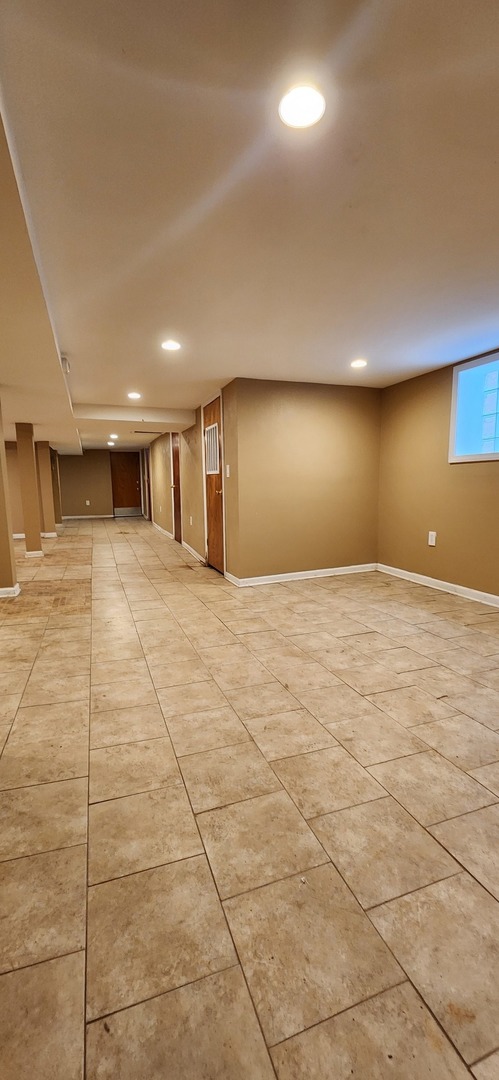 7227 South Bennett Avenue Chicago, IL 60649 - Photo 33 of 47 a view of an empty room