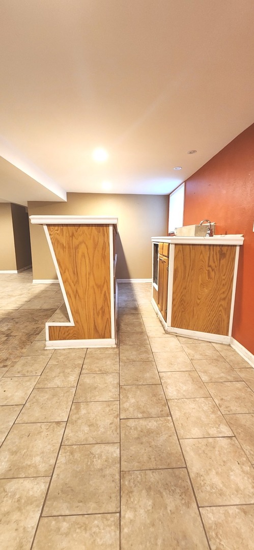 7227 South Bennett Avenue Chicago, IL 60649 - Photo 37 of 47 a view of hallway with a couch