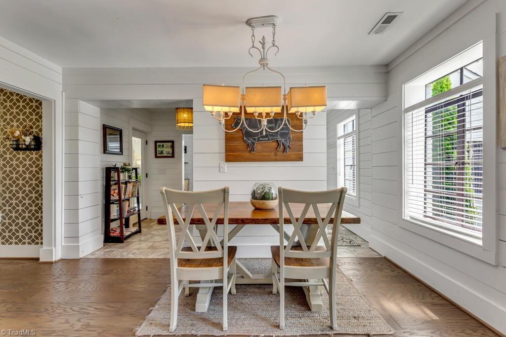 1019 Emery Circle High Point, NC 27262 - Photo 18 of 36 Sunny breakfast room