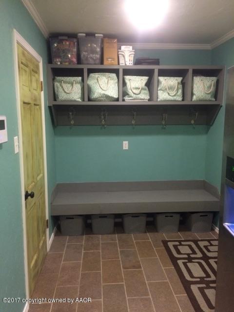 7107 Dreyfuss Road Amarillo, TX 79106 - Photo 11 of 12 dreup mudroom