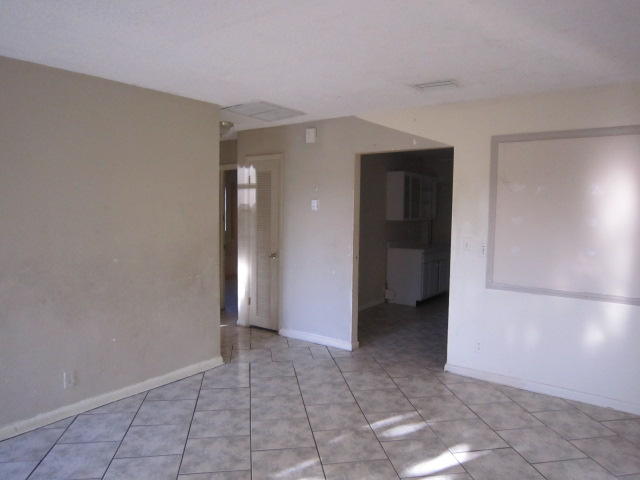3253 Grove Road Boynton Beach, FL 33435 - Photo 3 of 17 Living room