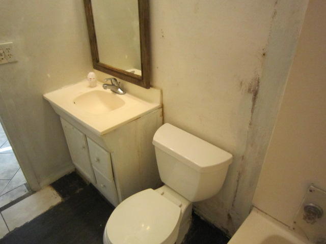 3253 Grove Road Boynton Beach, FL 33435 - Photo 8 of 17 Bathroom