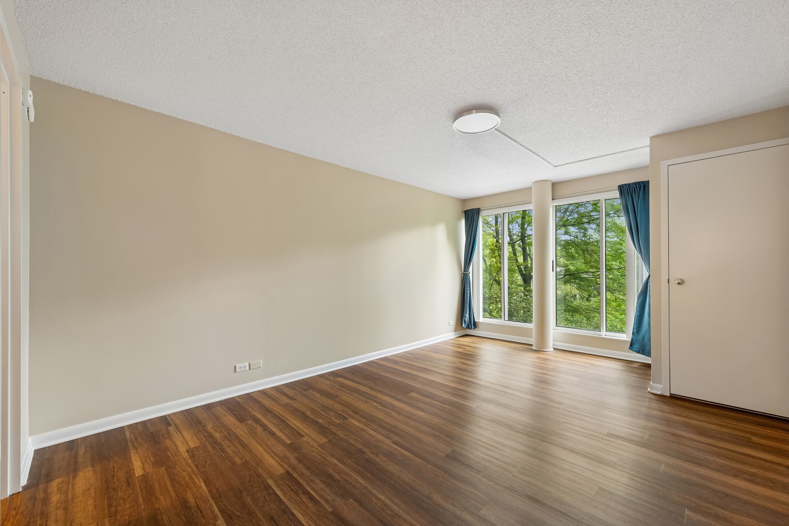 2555 Gross Point Road, Unit 205 Evanston, IL 60201 - Photo 8 of 22