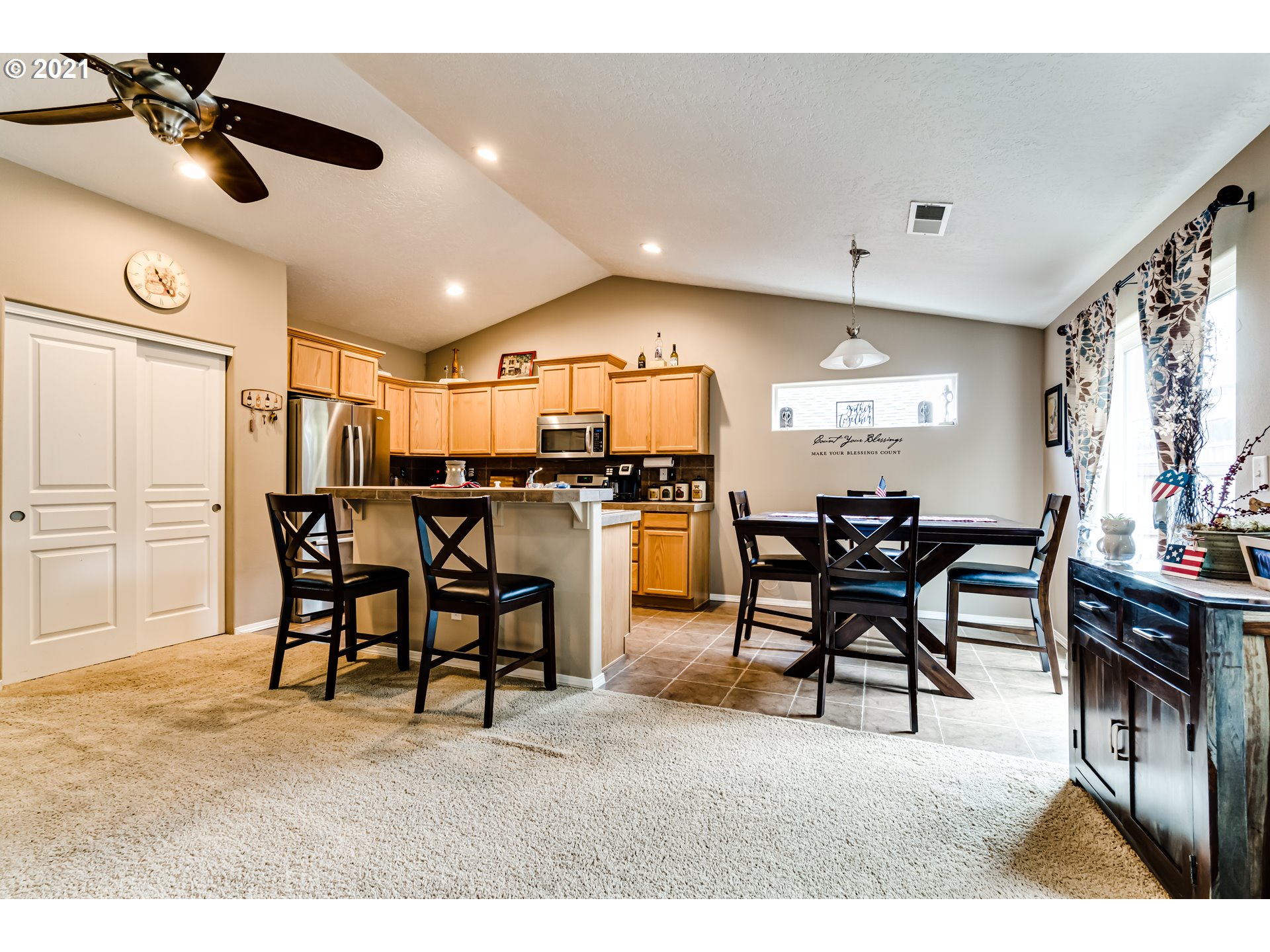 4892 Holly Street Springfield, OR 97478 - Photo 4 of 21