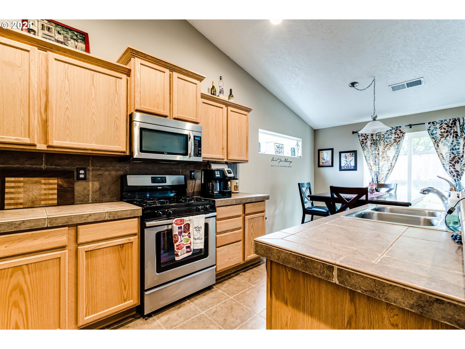 4892 Holly Street Springfield, OR 97478 - Photo 6 of 21