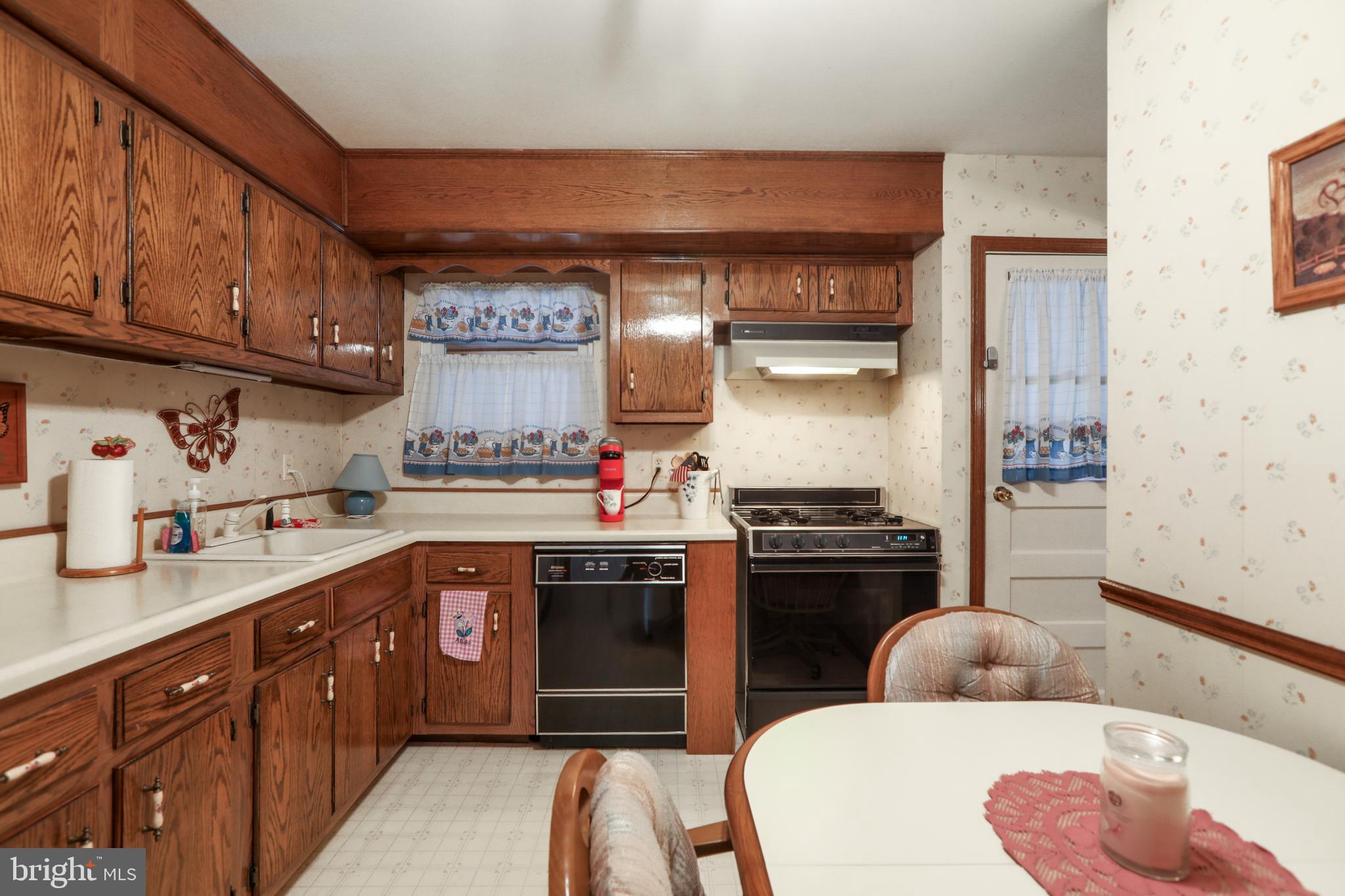 1027 Estates Boulevard Hamilton, NJ 08690 - Photo 13 of 33 Kitchen