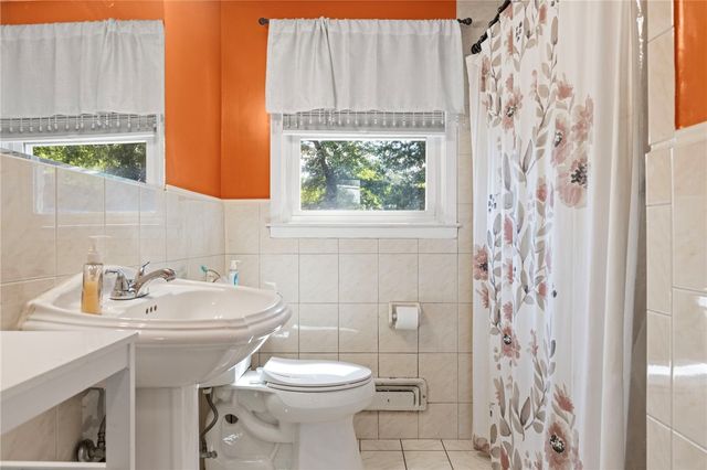 $350,000 | 794 Main Avenue, Warwick, RI 02886