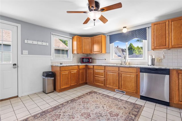 $350,000 | 794 Main Avenue, Warwick, RI 02886