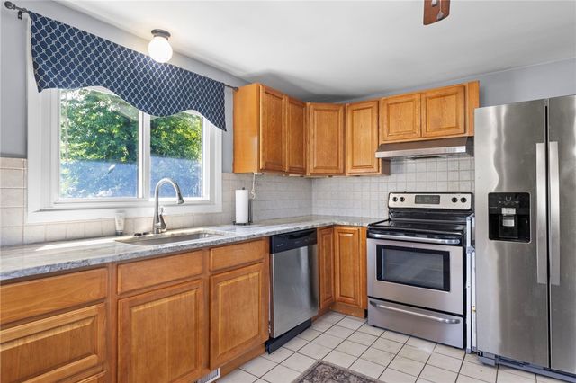 $350,000 | 794 Main Avenue, Warwick, RI 02886