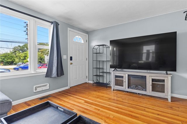 $350,000 | 794 Main Avenue, Warwick, RI 02886