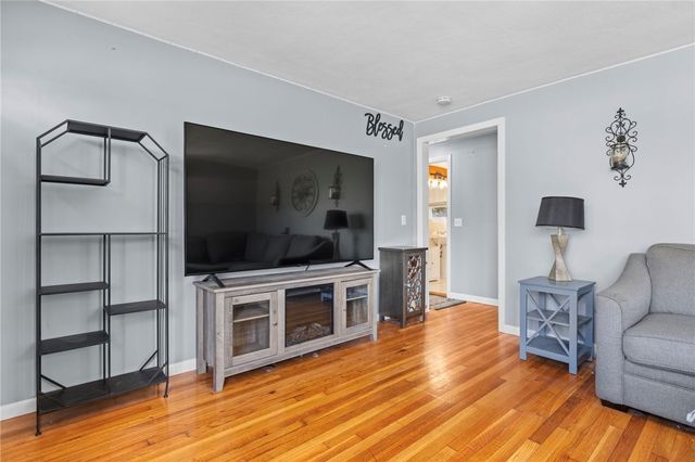 $350,000 | 794 Main Avenue, Warwick, RI 02886