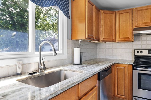 $350,000 | 794 Main Avenue, Warwick, RI 02886