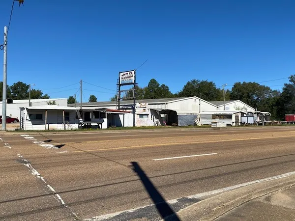 $490,000 | 3465 Highway 64, Crump, TN 38327