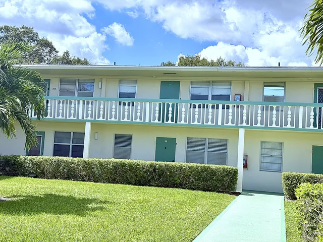 $179,900 | 359 Oakridge T, Deerfield Beach, FL 33442