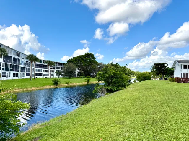 $179,900 | 359 Oakridge T, Deerfield Beach, FL 33442